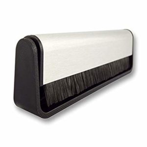 CLAW GOKA R02 Vinyl Record Cleaning Kit (2 in 1) – Carbon Fiber Brush & 10 ML Cleaning Solution CLAW GOKA R02 Vinyl Record Cleaning Kit (2 in 1) – Carbon Fiber Brush & 10 ML Cleaning Solution